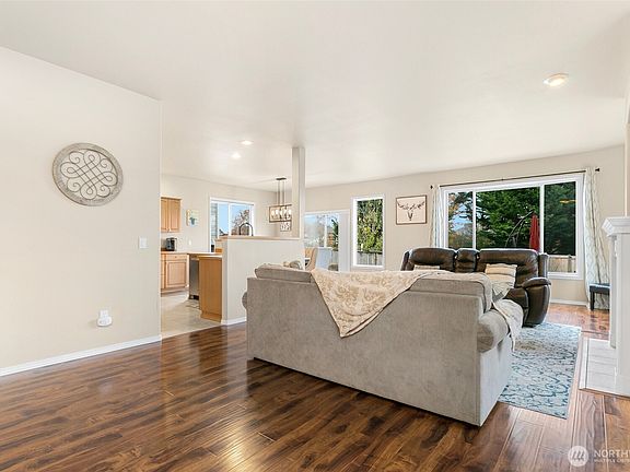 5th image of 17608 106th Street E