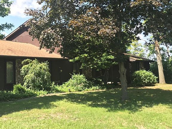 2nd image of 26 Lakeshore Ct