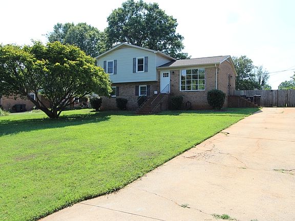 2nd image of 1766 Colony Rd