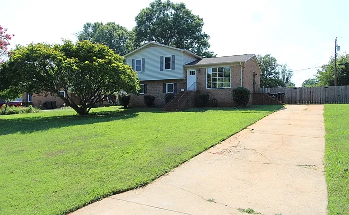 1766 Colony Rd — Photo 2