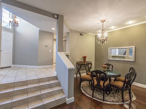 4th image of 20950 Oxnard St APT 4