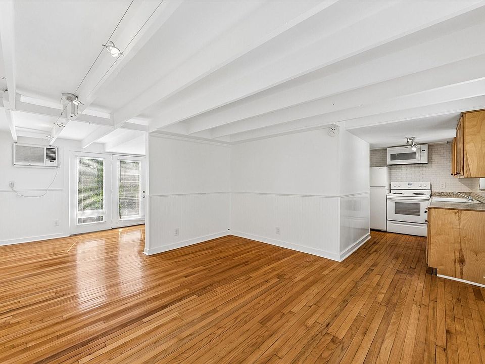 1st image of 820 Heights Blvd #3