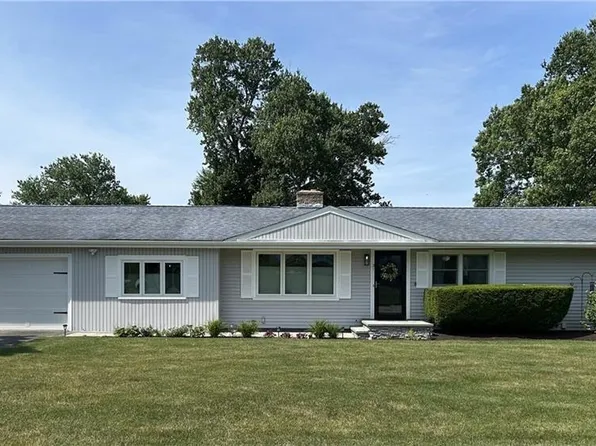 21 Roberts St, Cumberland, RI 02864