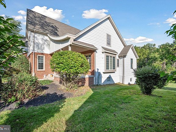 3rd image of 13 S Kings Oak Ln