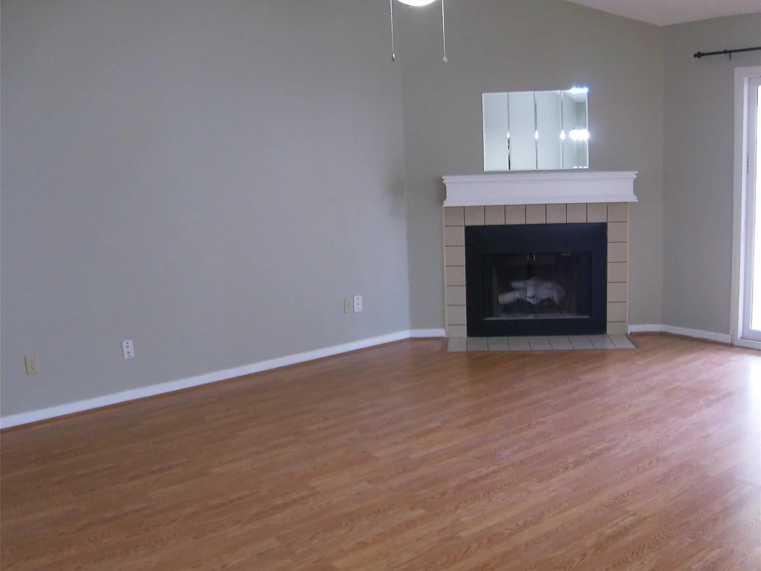 3 bed, 2.0 bath, 1303 sqft, $1,600 — Photo 3