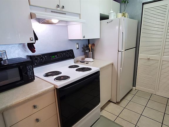 2nd image of 3020 NE 32nd Avenue #712