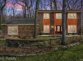 3657 Old Pine Way, West Bloomfield, MI 48324