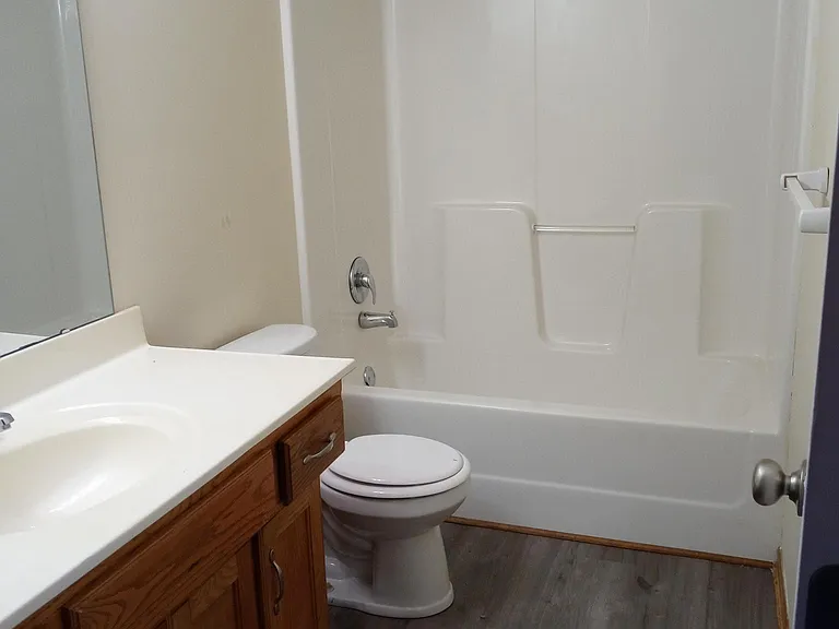1601 SW Highland Dr — Photo 4