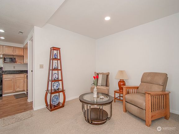 5th image of 11300 1st Avenue NE #324