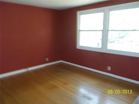 2nd image of 1526 Foxdale Dr