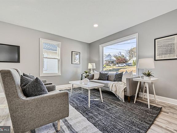 3rd image of 109 Elm Ave