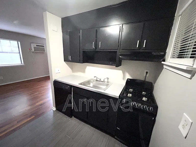 755 Saint Charles Ave NE #10 — Photo 3