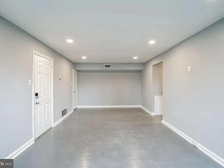 2137 Bryn Mawr Ave #3R — Photo 3