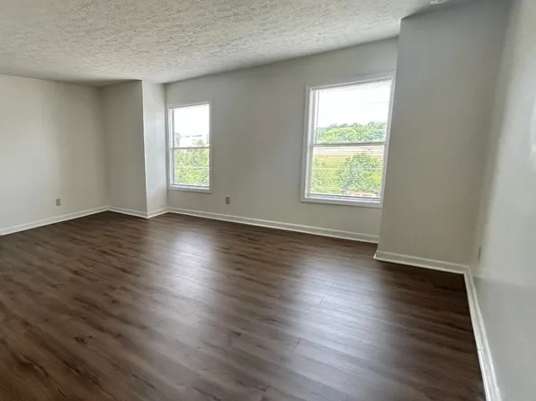 204 Marshall Ave APT 11, Clarksville, IN 47129