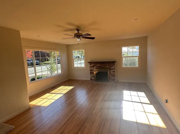 925 Franquette Ave, Santa Rosa, CA 95405