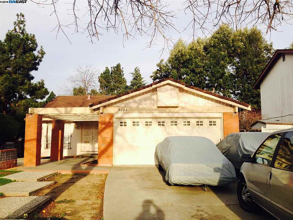 2nd image of 3028 Kemper Rd