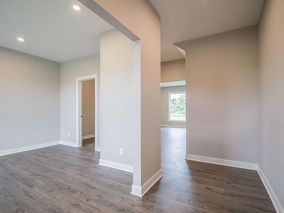 5th image of 6480 Jessica Ln