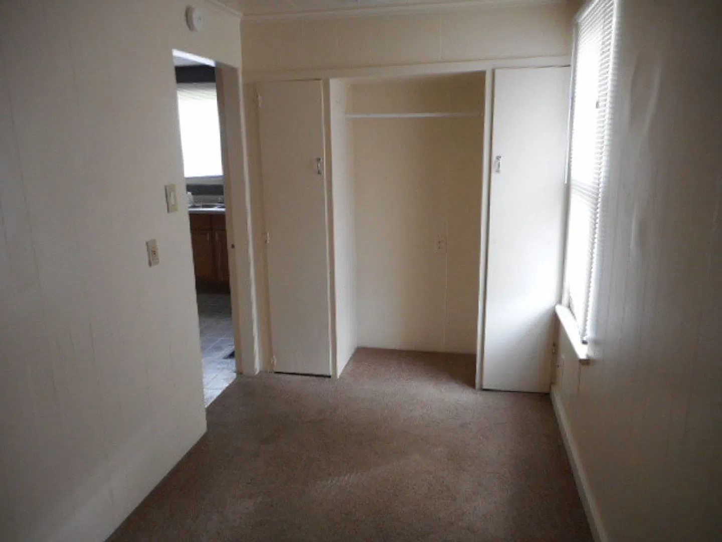 2 BR Apartment Near University of Saint Francis — Photo 4