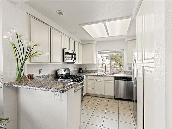 3rd image of 5201 S Torrey Pines Dr Unit 1172
