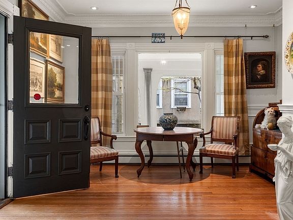 4th image of 110 Melville Ave #1