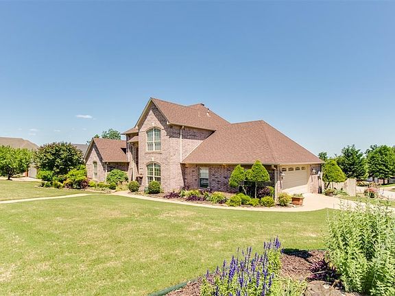 2nd image of 2222 Parkridge Dr