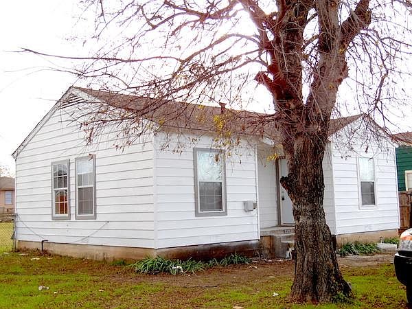 1st image of 212 E Avenue D
