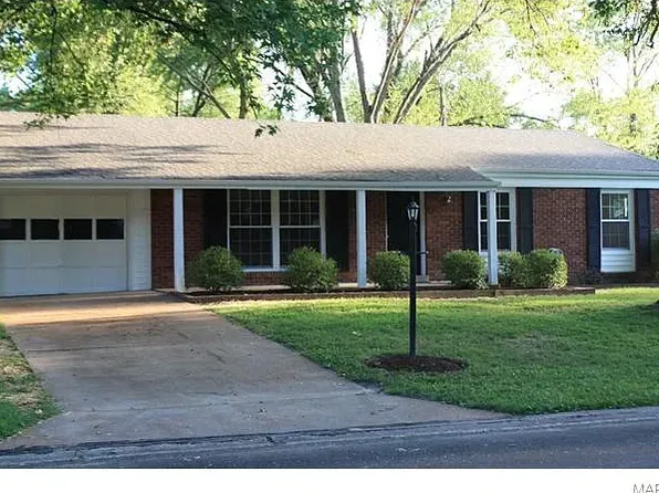 1434 Jaywood Dr, Saint Louis, MO 63146