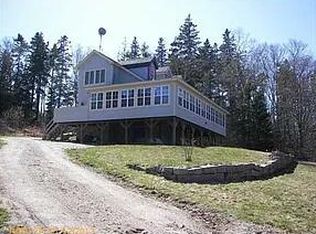 84 Old Harbor Rd, Vinalhaven, ME 04863