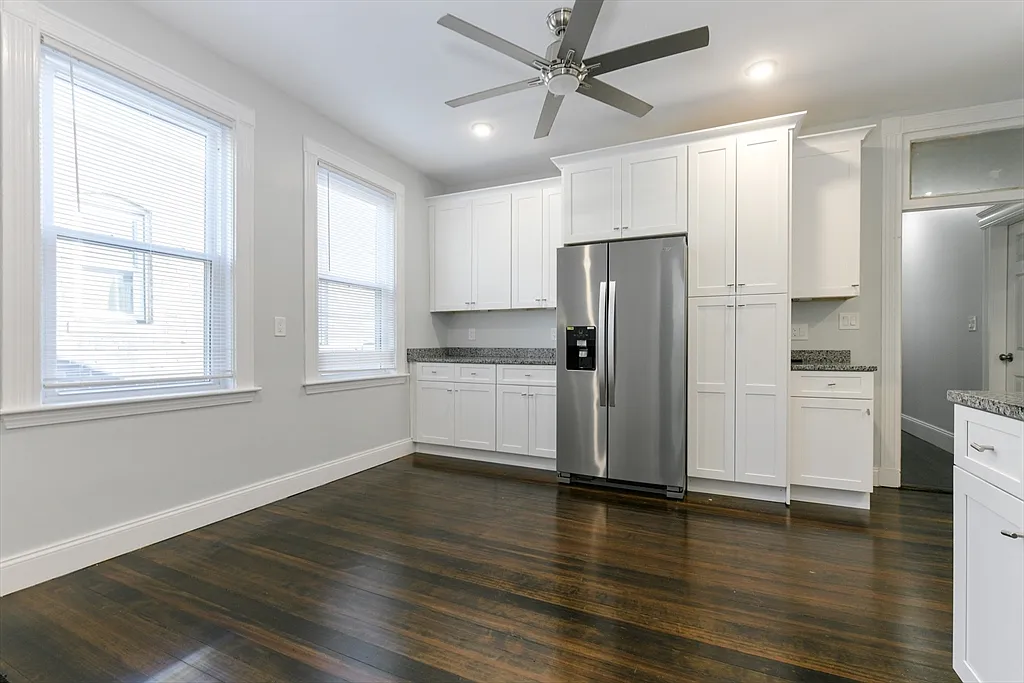 4 bed, 2.0 bath, 1400 sqft, $3,200 — Photo 4