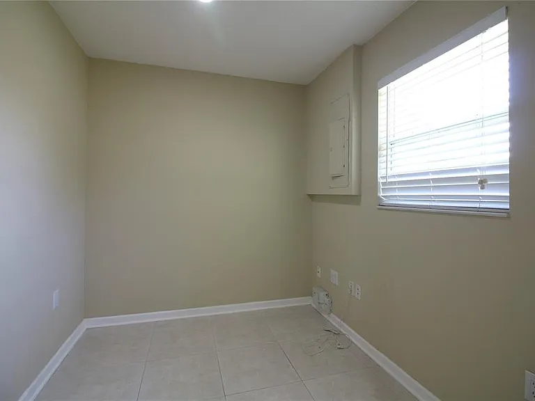 1311 Glenview Ln — Photo 17