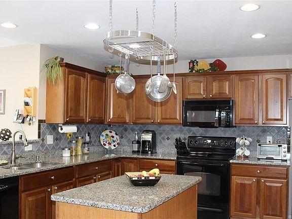 4th image of 187 Goldenrod Ln