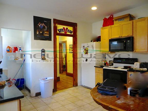 5th image of 121 Calumet St #1