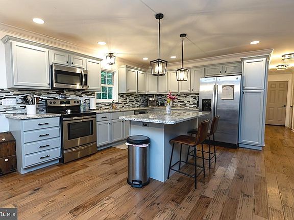 3rd image of 1058 San Angelo Dr