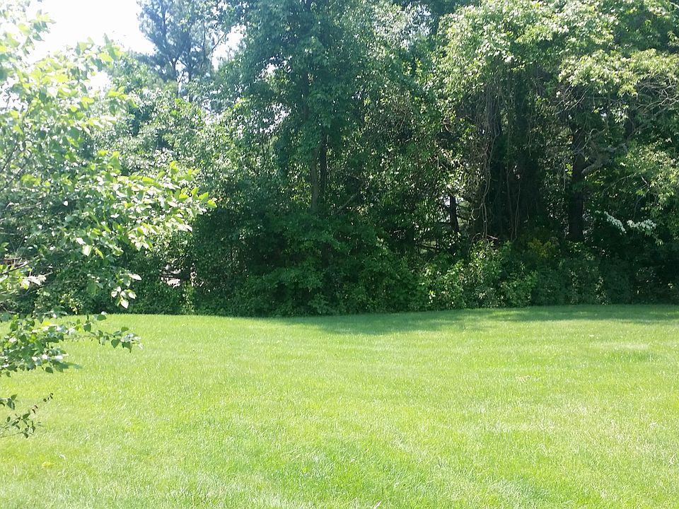 2nd image of 102 Hilltop Ct