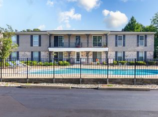 24360 E River Rd Unit 36, Grosse Ile, MI 48138