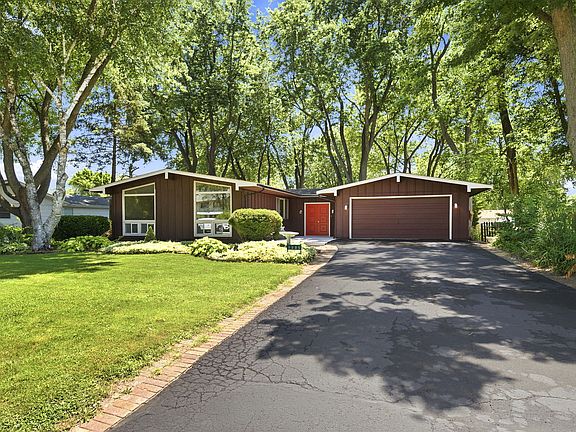 3rd image of 1305 Alicia Dr