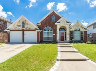 627 Laura Ln, Grand Prairie, TX 75052