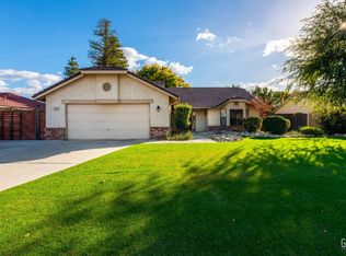 9509 Bracken Oak Way, Bakersfield, CA 93311