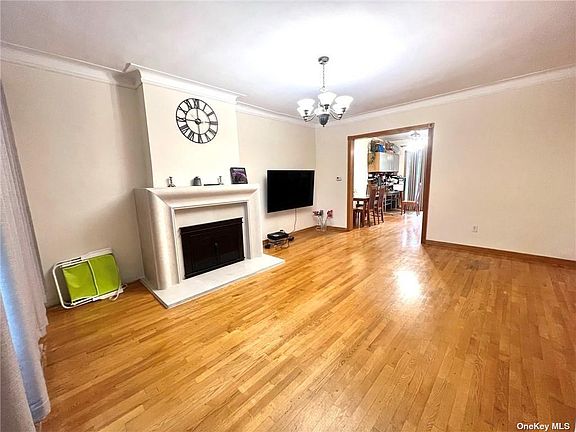 3rd image of 2062 E 26th St