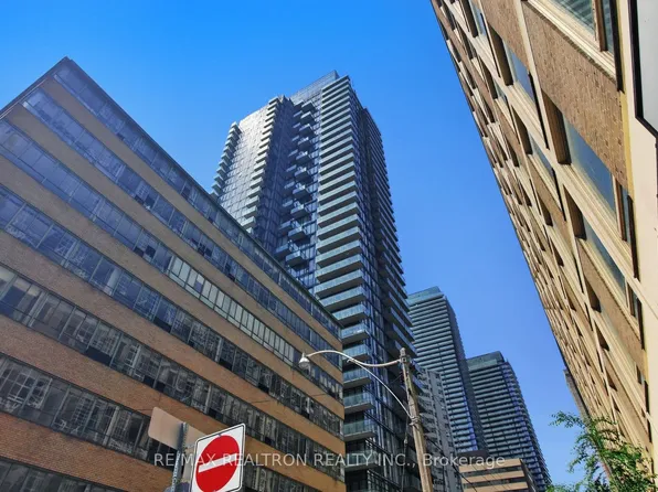 75 Saint Nicholas St Unit 3208, Toronto, ON M4Y 0A5