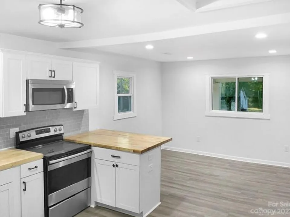 1009 McLain Rd