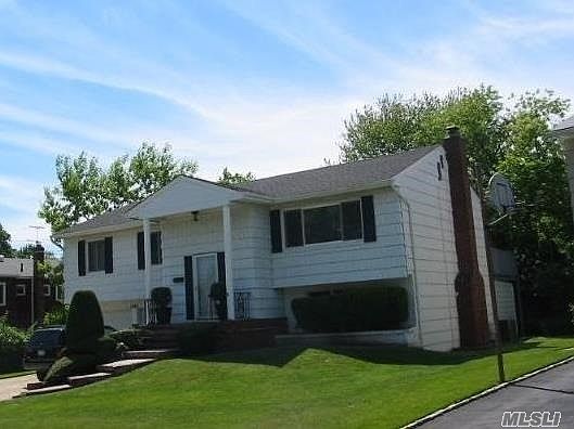 1st image of 1046 Wales Pl