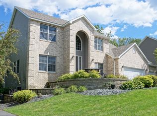 3730 Brown Bear Trl, Eagan, MN 55122