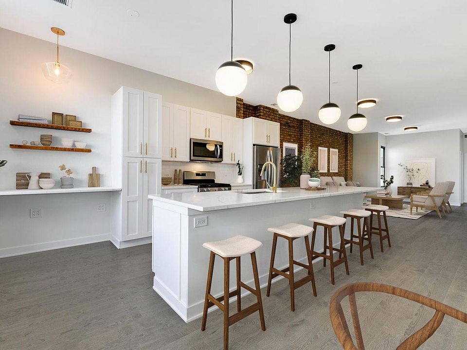 1st image of 1371 N Milwaukee Ave E #2