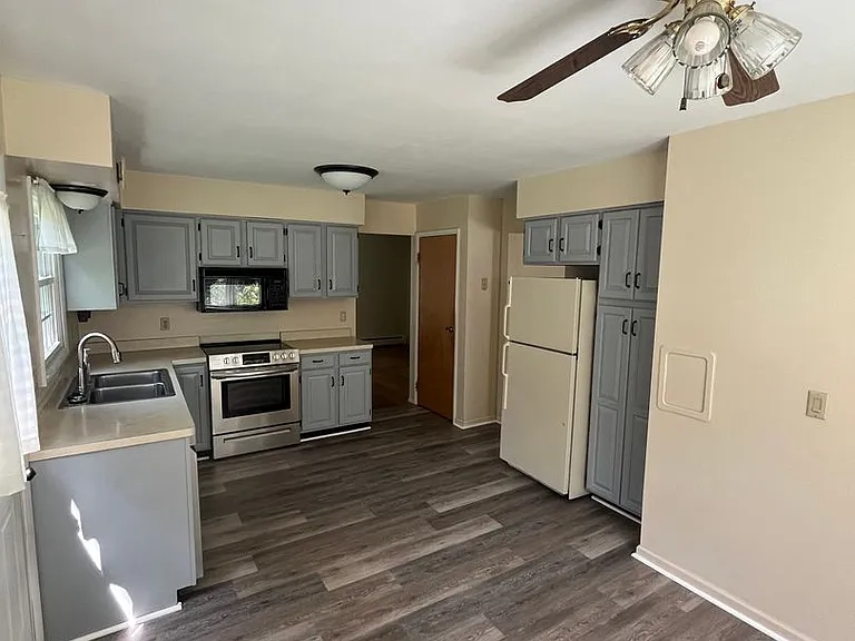 110 Hillary Dr — Photo 3