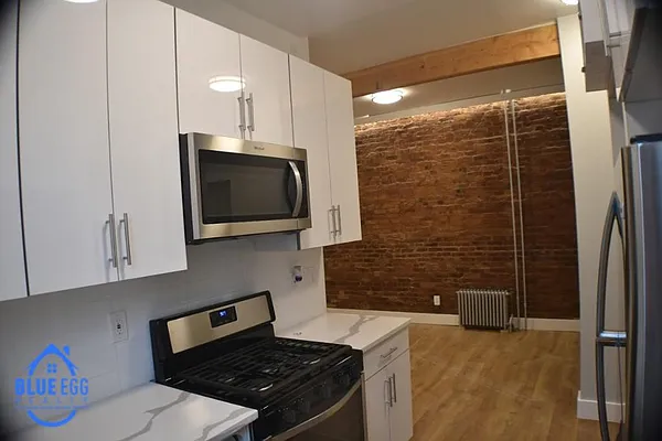 Rented by Blue Egg Realty Corp | media 22