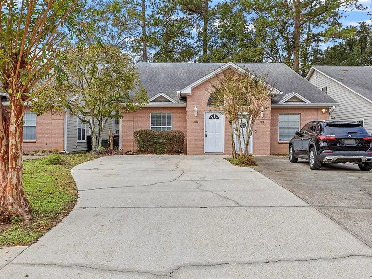 2510 Golden Park Ln — Photo 1