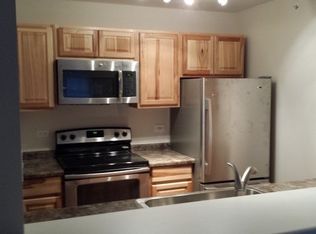 330 Leah Ln APT 1F, Woodstock, IL 60098