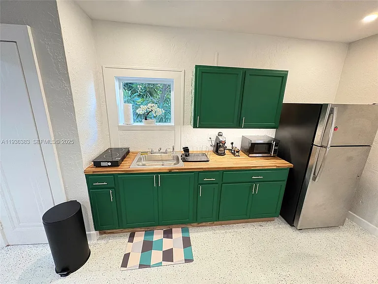 1901 SW 9th St #3 — Photo 6