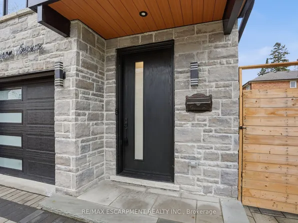 10A Benson Ave, Mississauga, ON L5H 2P1